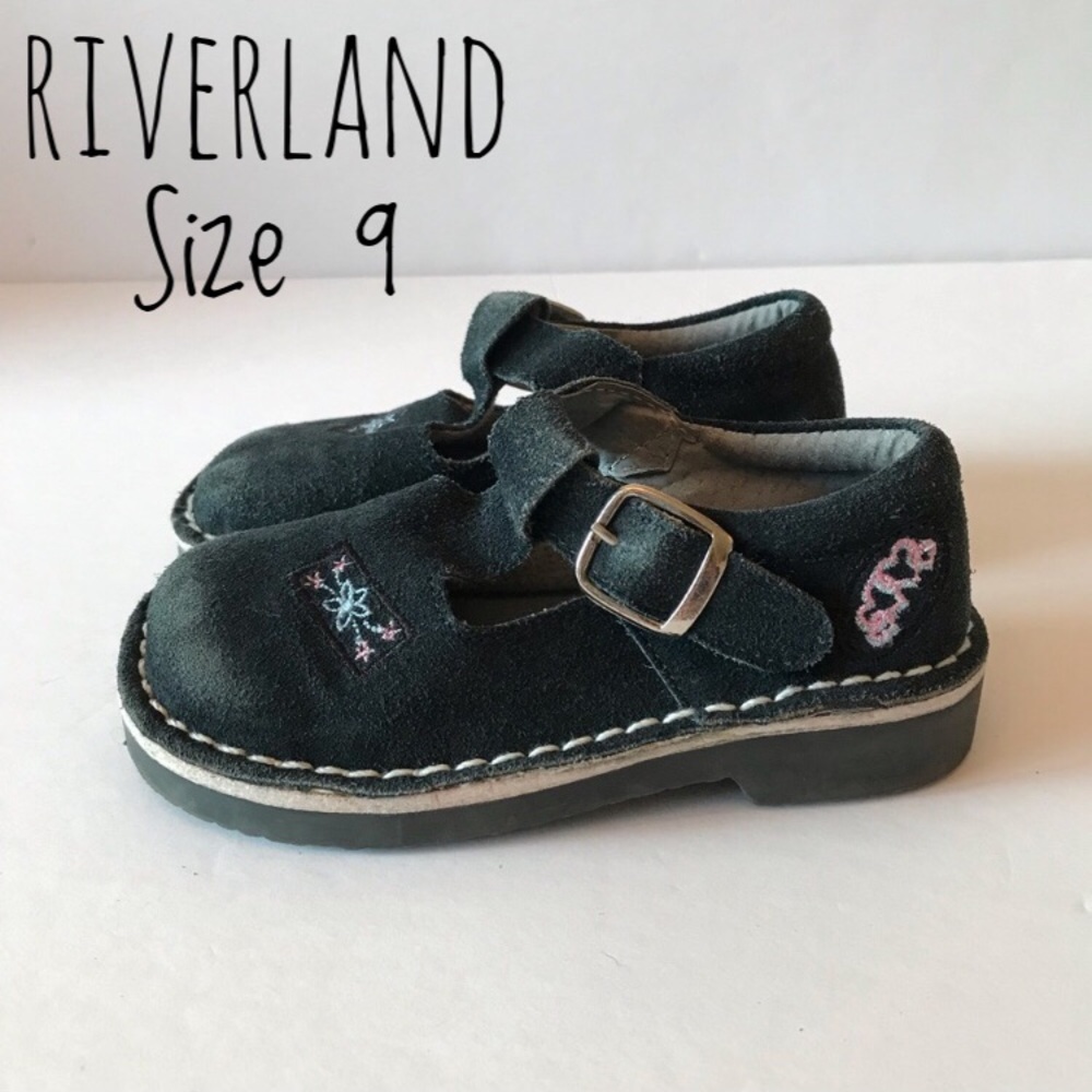 3/20$ Riverland navy suede embroidered shoes size 9